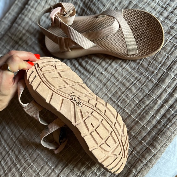 Women’s Pale Pink Chaco’s! - Picture 3 of 5